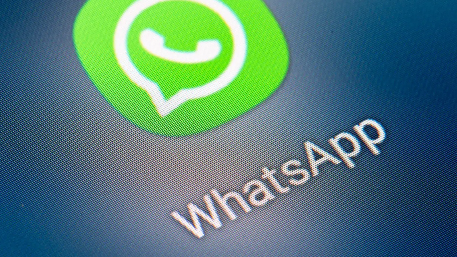 WhatsApp und andere internationale Apps sind in Russland schon länger eingeschränkt. (Archivbild) (Foto: Fabian Sommer/dpa)