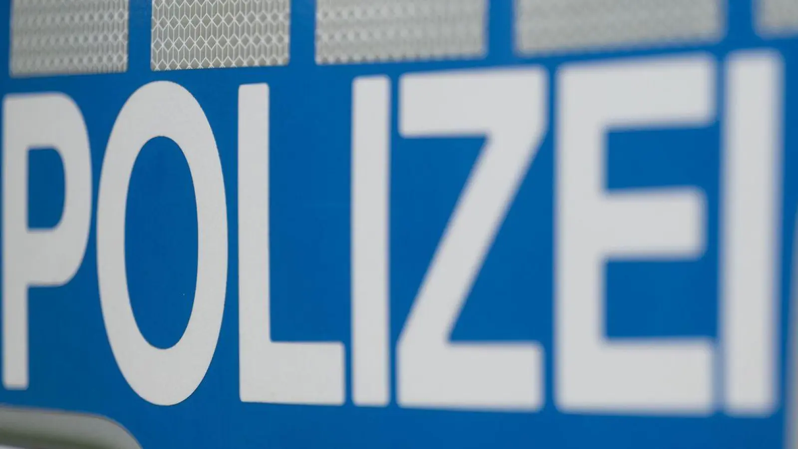 Die Polizei sucht nach einem Drohnenpiloten, dessen Fluggerät über dem Flugplatz in Sinbronn gesichtet wurde. (Symbolbild) (Foto: Marijan Murat/dpa)