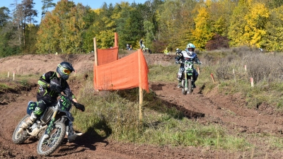 Der Offroad-Park unweit der Autobahn bei Dorfgütingen: Auf dem Areal werden seit 2017 Monkey-Cross-Rennen ausgetragen. Ebenso kommt hier die Jugendarbeit nicht zu kurz. (Foto: Erich Herrmann)