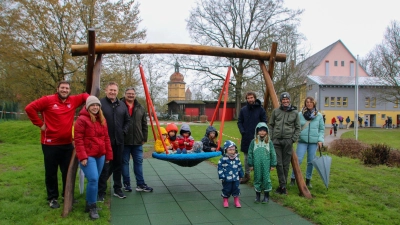 Nahe der TSV-Turnhalle gibt es jetzt einen Spielplatz. Damit wurde ein Langzeitprojekt des Dinkelsbühler Sportvereins abgeschlossen, hieß es bei der Einweihung. (Foto: Martina Haas)