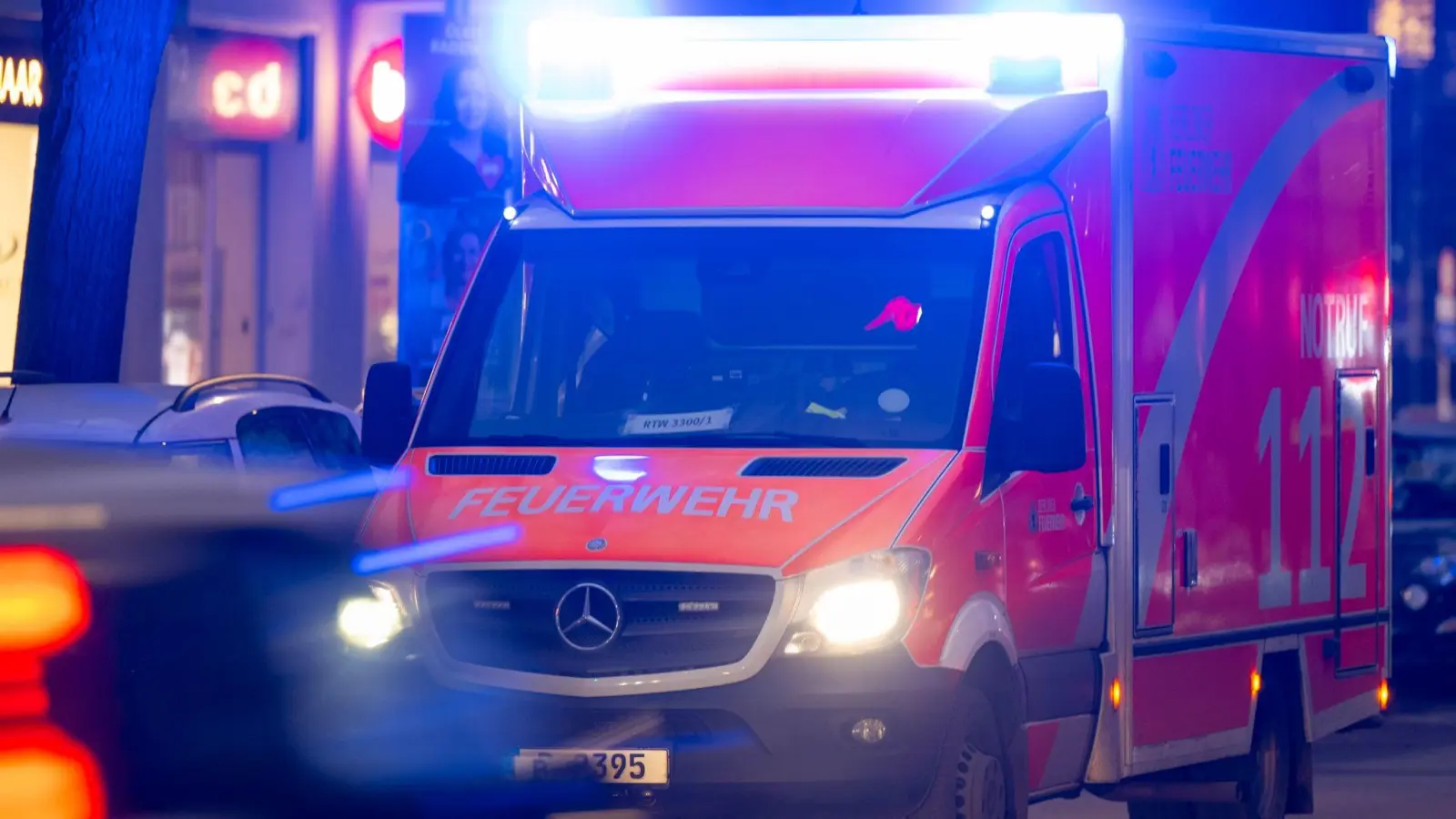 In einer Kartbahn-Halle in Jena haben Einsatzkräfte eine erhöhte Konzentration von Kohlenmonoxid festgestellt (Symbolbild). (Foto: Monika Skolimowska/dpa)