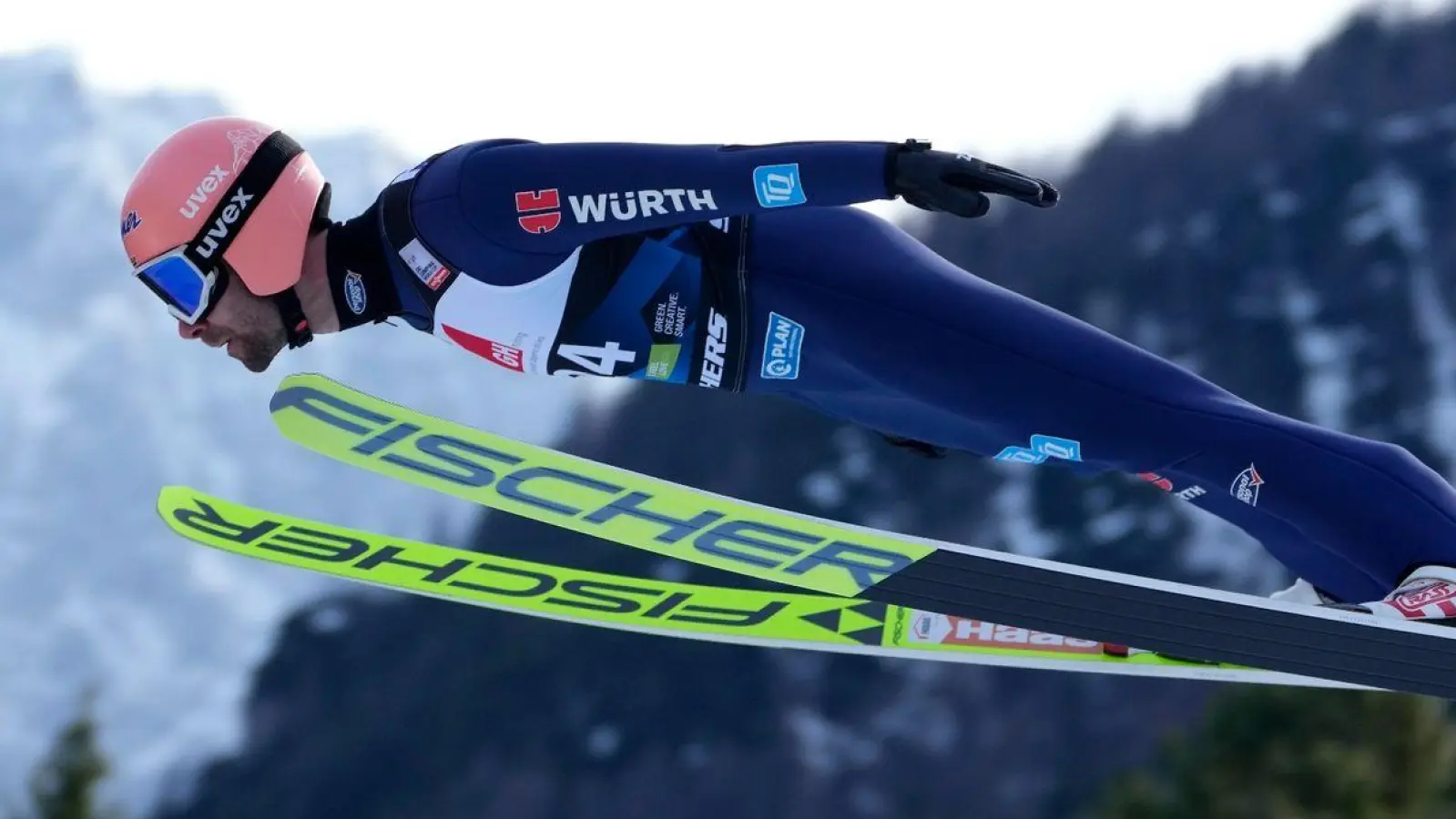 War beim Skifliegen in Planica als Zehnter bester Deutscher: Pius Paschke. (Foto: Darko Bandic/AP/dpa)