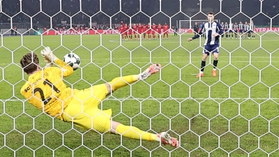 Klemens verschoss den entscheidenden Strafstoß. (Foto: Andreas Gora/dpa)