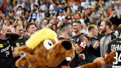 Für die deutschen Handball-Teams steht die Olympia-Generalprobe an. (Foto: Marijan Murat/dpa)