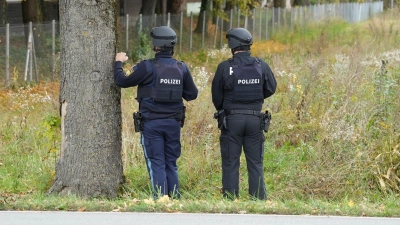 Polizisten ermittelten am Tag nach dem Vorfall zur Ursache und dem genauen Hergang. (Foto: Lars Haubner/News5/dpa)