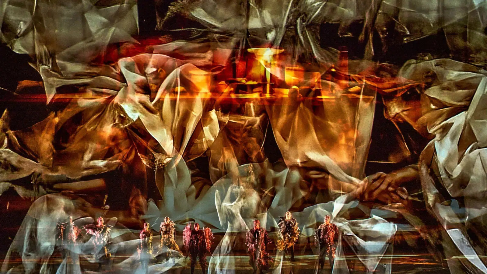 Die Sänger verschwinden hinter den KI-generierten Bildern. (Foto: Enrico Nawrath/Bayreuther Festspiele/dpa)