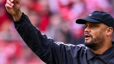 Vincent Kompany stellt sich auf ein schweres Pokalspiel in Leverkusen ein. (Archivbild) (Foto: Tom Weller/dpa)