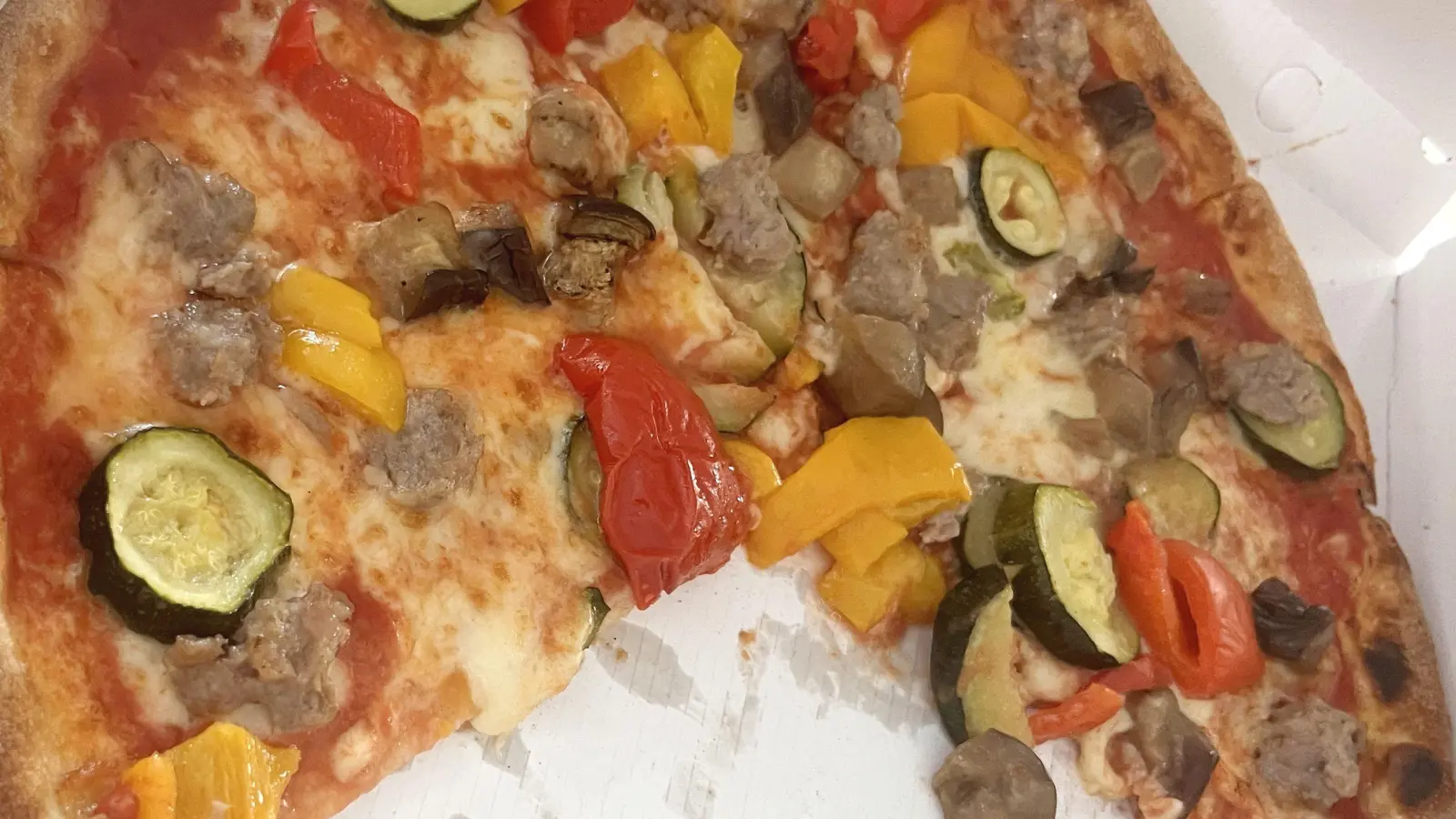 Die Pizza zahlte der Junge vom Taschengeld. (Symbolbild: Oliver Herbst)