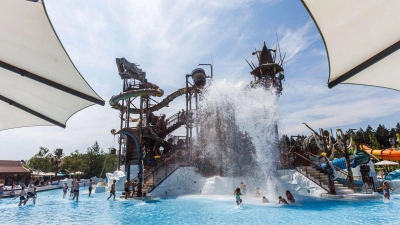 Das Mädchen war im Sommer aus dem Erlebnisbad des Europa-Parks gelockt und Stunden später mehrere Kilometer entfernt in einem Wald verletzt entdeckt worden. (Archivbild) (Foto: Philipp von Ditfurth/dpa)