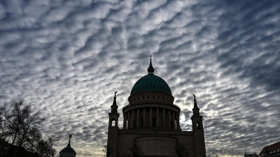 Zum Wochenbeginn wird es im Land verbreitet wärmer. (Foto: Jens Kalaene/dpa)