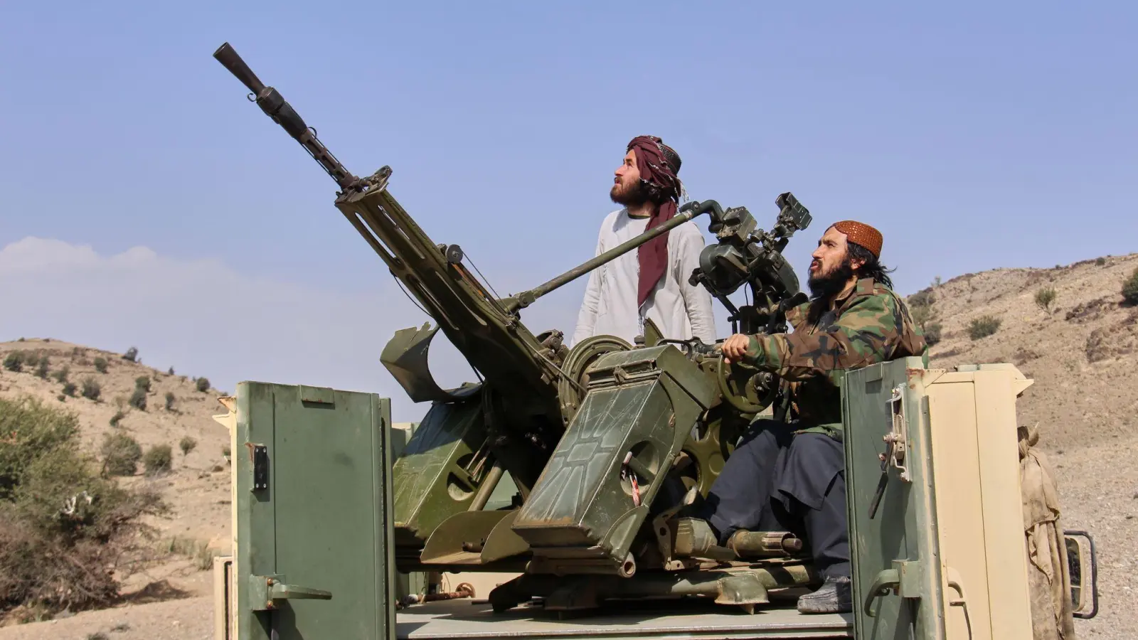 Taliban-Kämpfer griffen am Donnerstagabend pakistanische Stellungen an. (Foto: Saifullah Zahir/AP/dpa)