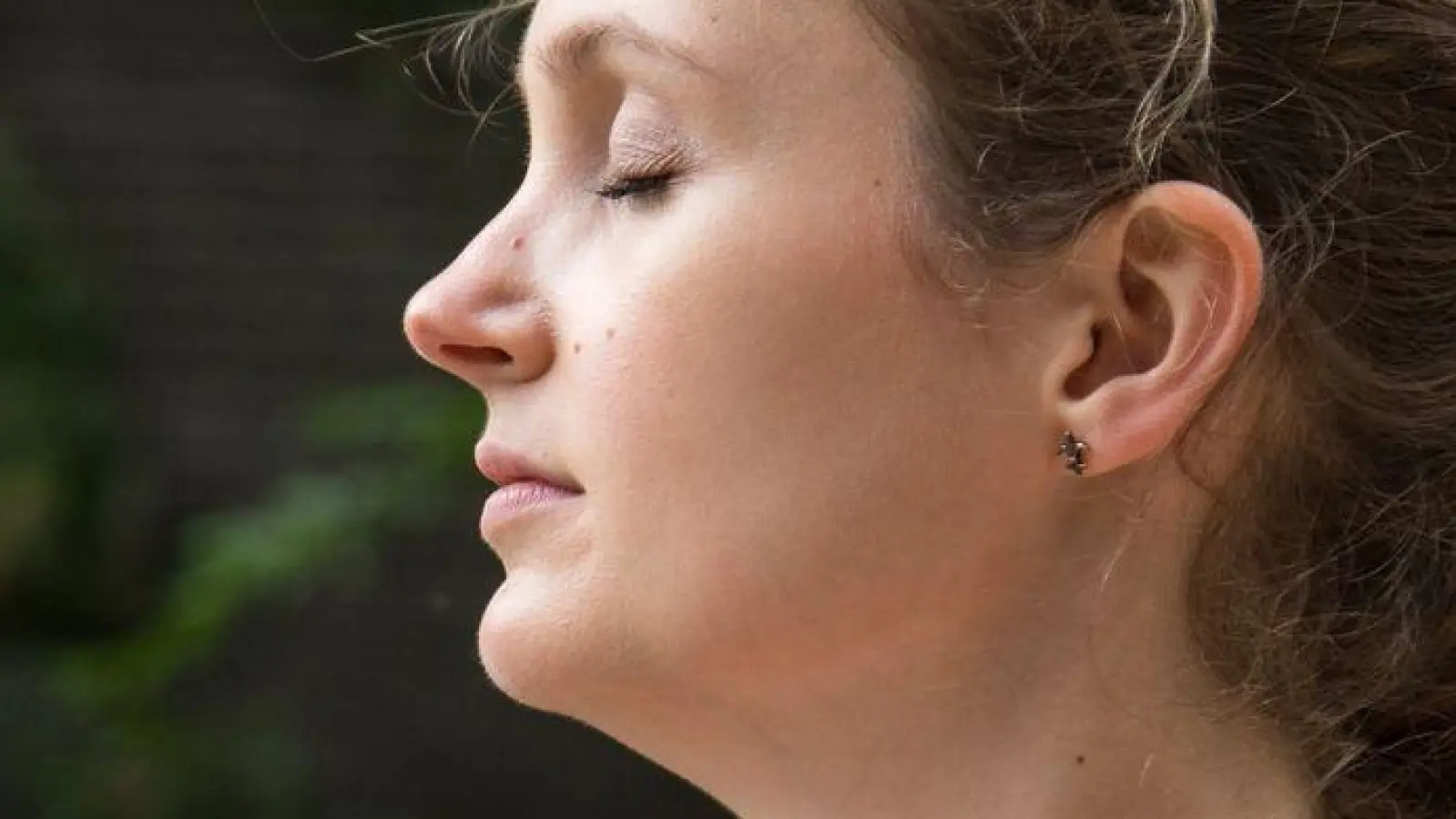 Durchatmen: Kurze Entspannungsübungen können in akuten Momenten Sicherheit geben. (Foto: Christin Klose/dpa-tmn)