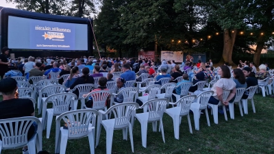 Kino vor idyllischer Kulisse bietet das Windsbacher Waldstrandbad. (Foto: Sophia Schmidt)