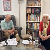 Heinz Both verbrachte Jahre seiner Kindheit in der von Deutschen besetzen polnischen Stadt Krakau. Helga Deininger erinnert sich noch gut an Erlebnisse während des Krieges in Feuchtwangen. (Foto: Martina Haas)