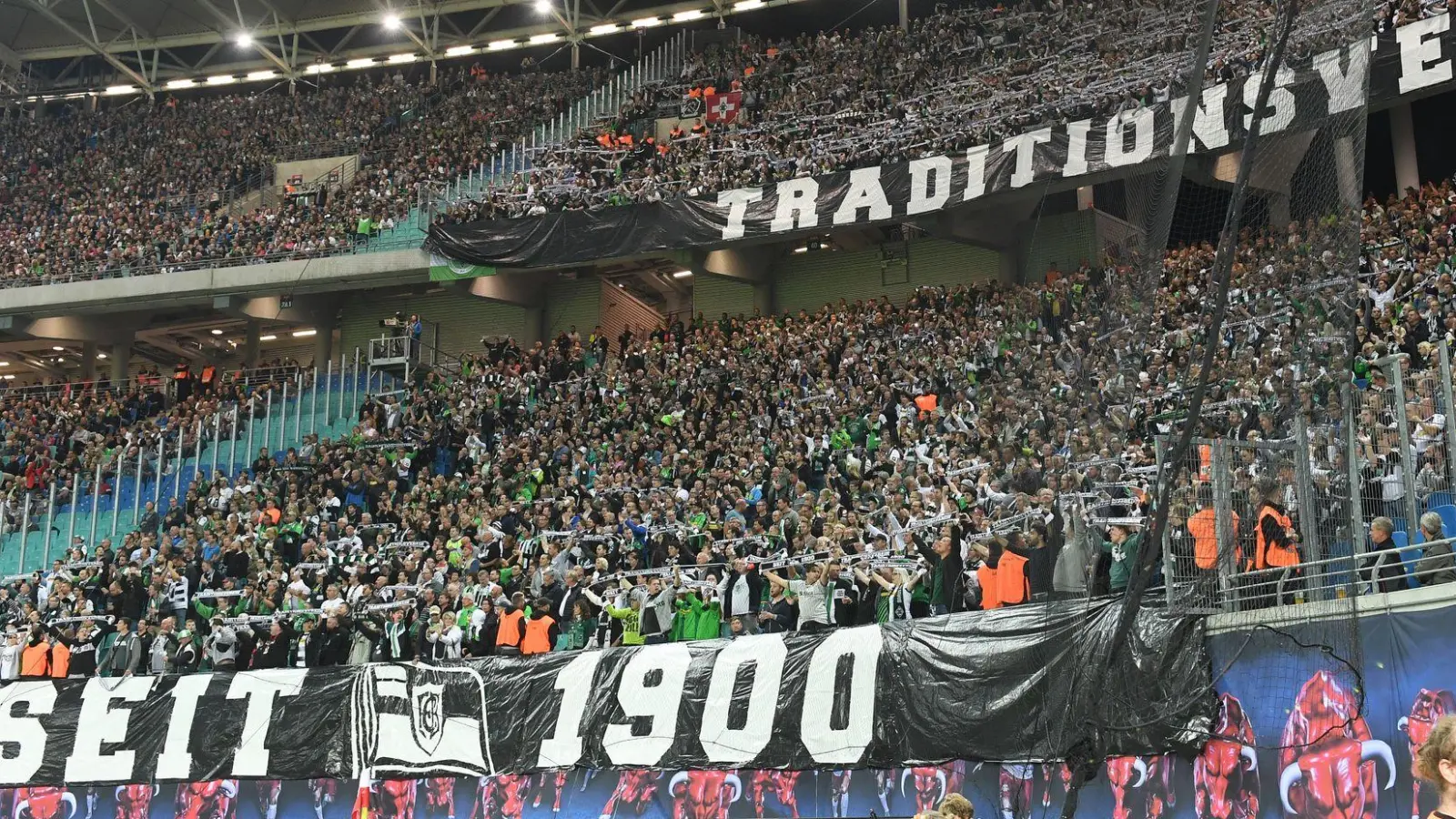 Der Gäste-Fanblock im Leipziger Stadion. (Foto: picture alliance / ZB)