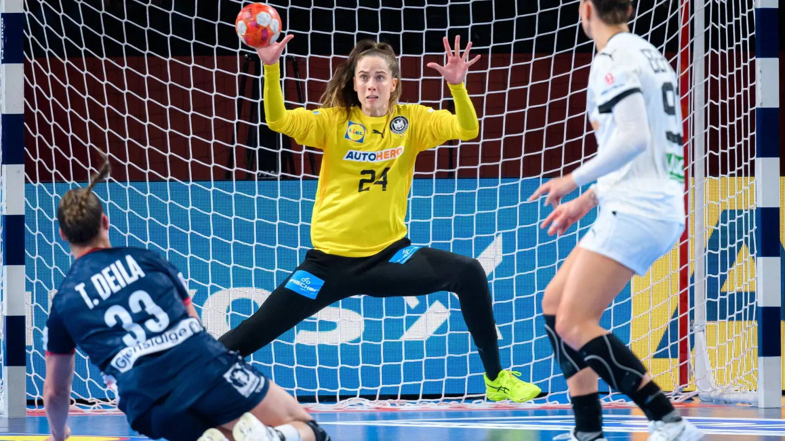 Die deutschen Handballerinnen haben das EM-Spiel gegen Norwegen verloren. (Foto: Marco Wolf/wolf-sportfoto/dpa)