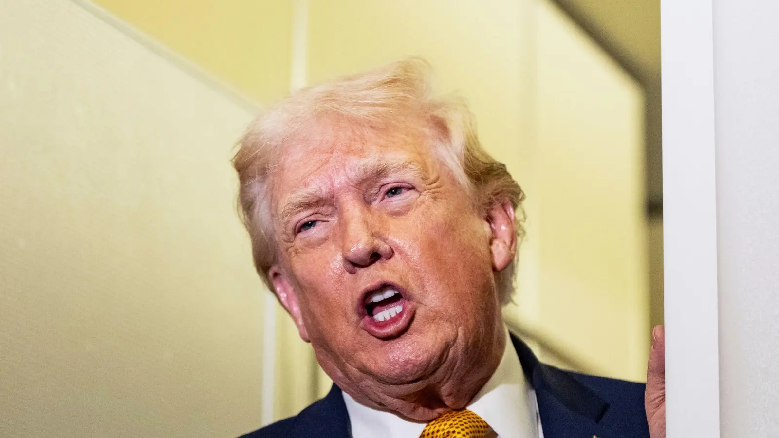 Trump kündigte Zölle für Handelspartner von Iran an. (Archivbild) (Foto: Alex Brandon/AP/dpa)