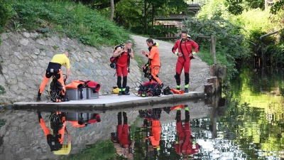 In der französischen Stadt Rennes wurde ein lebloser zwölf Jahre alter Junge im Uferbereich eines Flusses entdeckt. (Foto: Sebastien Salom-Gomis/AFP/dpa)