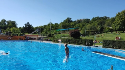 Der Eintritt ins Burgbernheimer Freibad wird ab dieser Saison teurer. (Archivbild: Katrin Merklein)