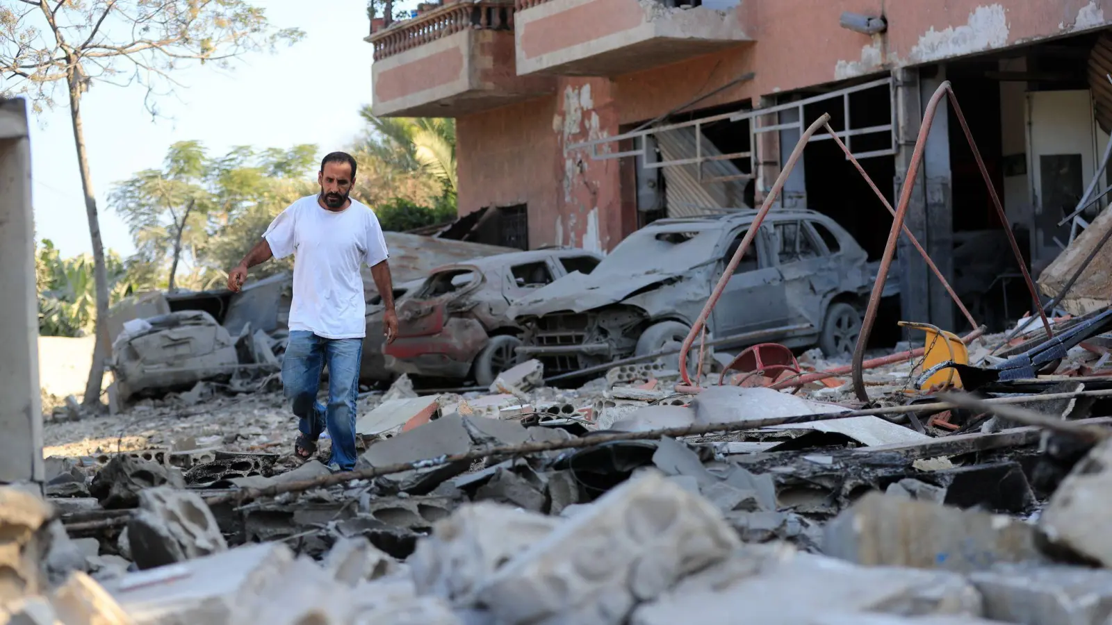 Israels Luftangriffe hinterlassen schwere Schäden im Libanon.  (Foto: Mohammed Zaatari/AP)