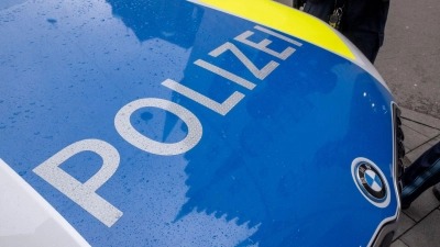 Die Polizei hatte es mit einem renitenten Mann zu tun. (Foto: Peter Kneffel/dpa)