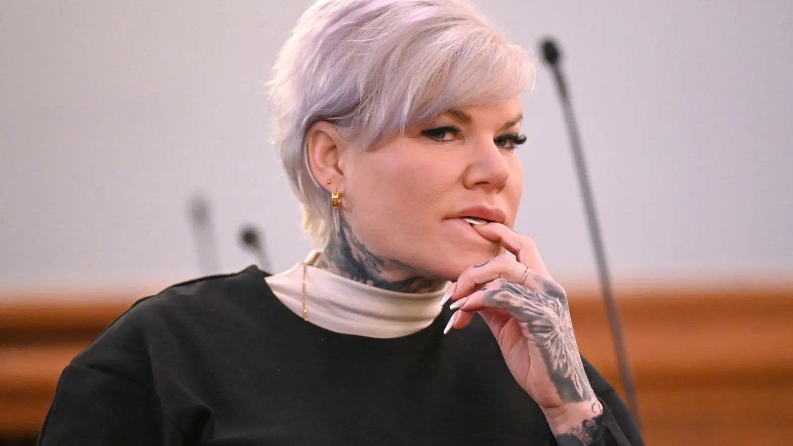 Hitlergruß-Vorwurf: Geldstrafe für Melanie Müller gefordert - Verteidigung will Freispruch (Foto: David Hammersen/dpa)