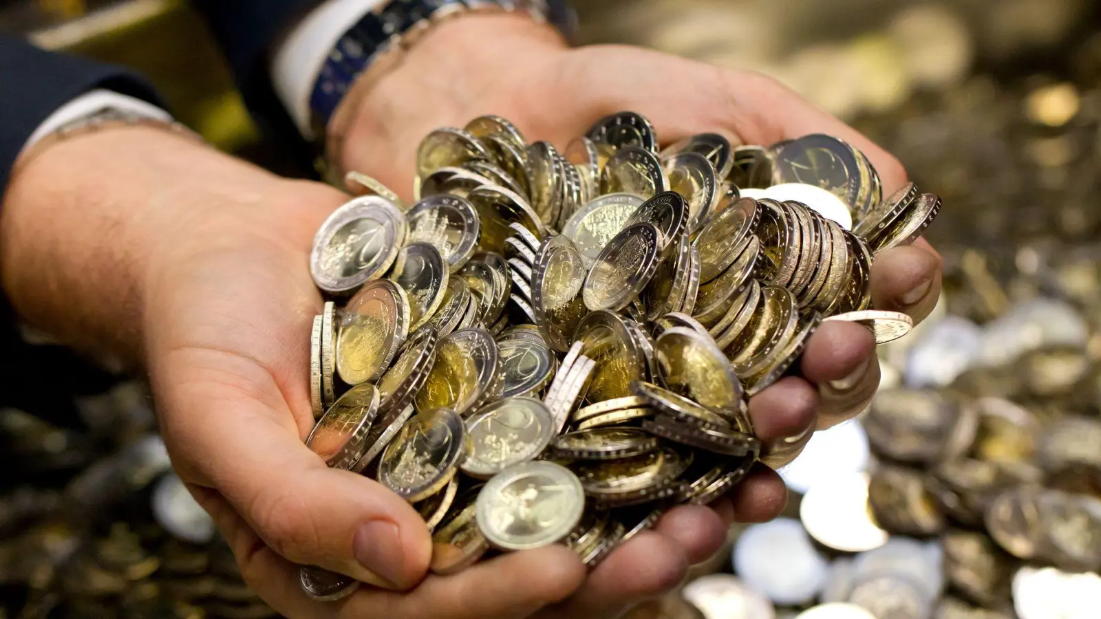 Wie wohlhabend man ist, hängt nicht nur am Einkommen. (Symbolbild) (Foto: Sven Hoppe/dpa)