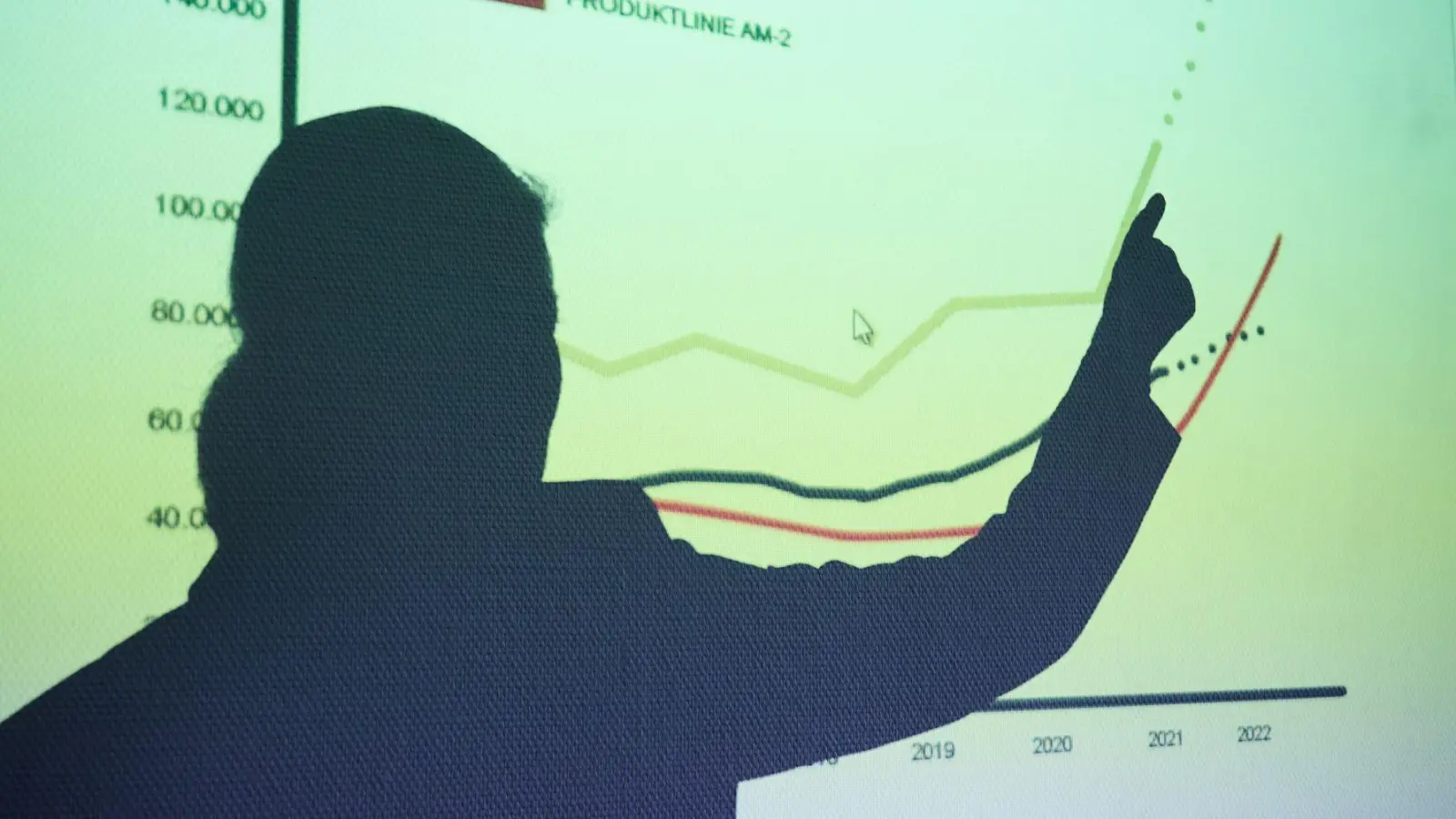 Visualisierte Inhalte durch Bilder, Diagramme oder Skizzen sind für die Zuhörer einprägsamer und lockern die Präsentation auf. (Foto: Annette Riedl/dpa/dpa-tmn)