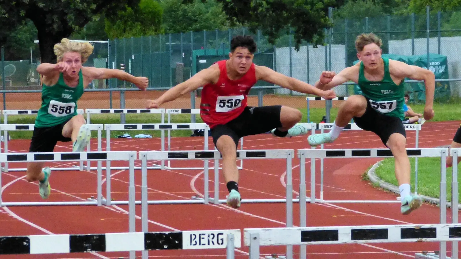 David Kleinschrodt (rechts) als Bayerischer Zehnkampfmeister und Matias Neutzler (links) holten jeweils im 110-m-Hürdenlauf ihre jeweils höchste Punktzahl. (Foto: Erich Grau)