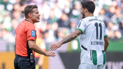 Felix Brych pfeift wieder in der Fußball-Bundesliga.  (Foto: David Inderlied/dpa)