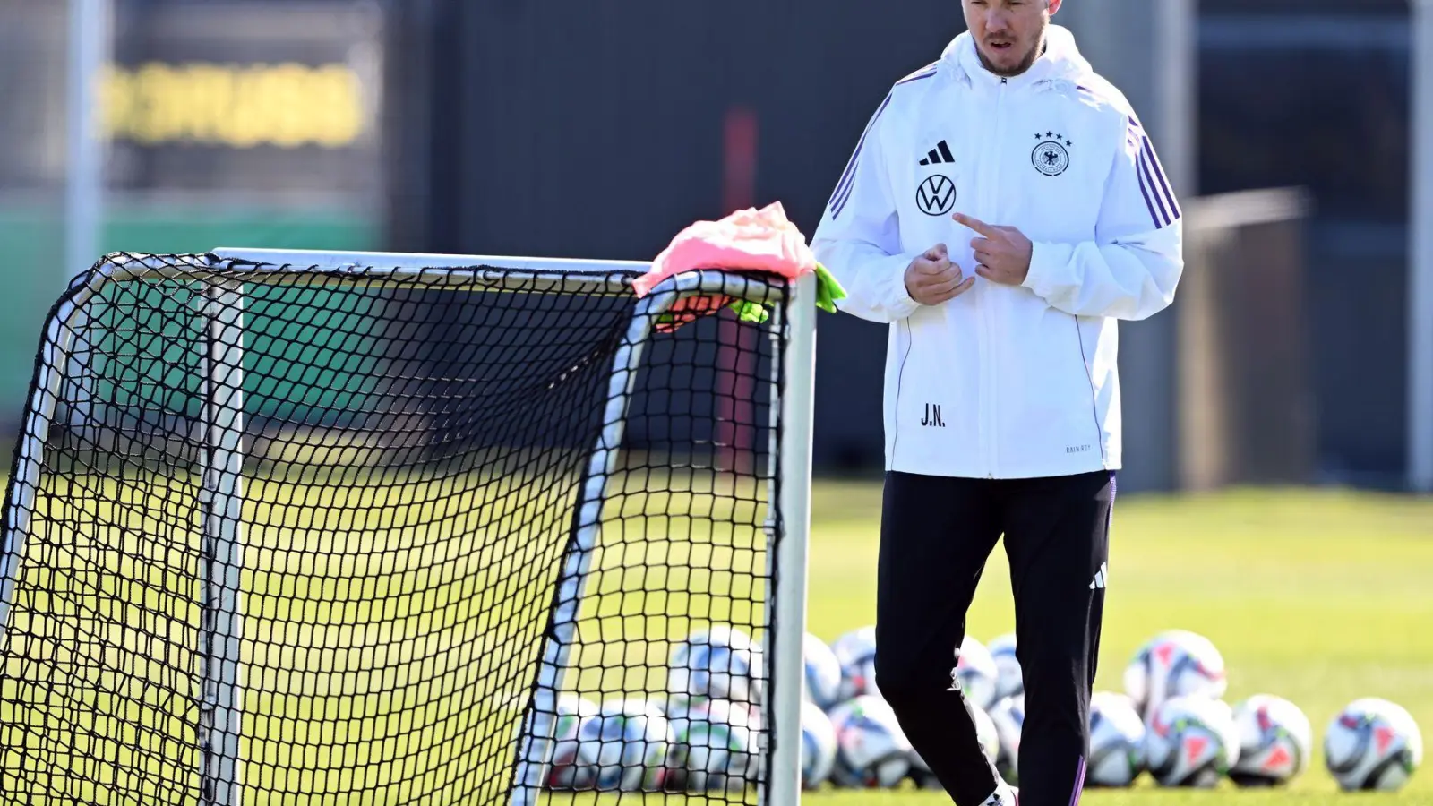 Die Vorbereitung auf dem Trainingsplatz hat Julian Nagelsmann noch in Dortmund abgeschlossen. (Foto: Federico Gambarini/dpa)