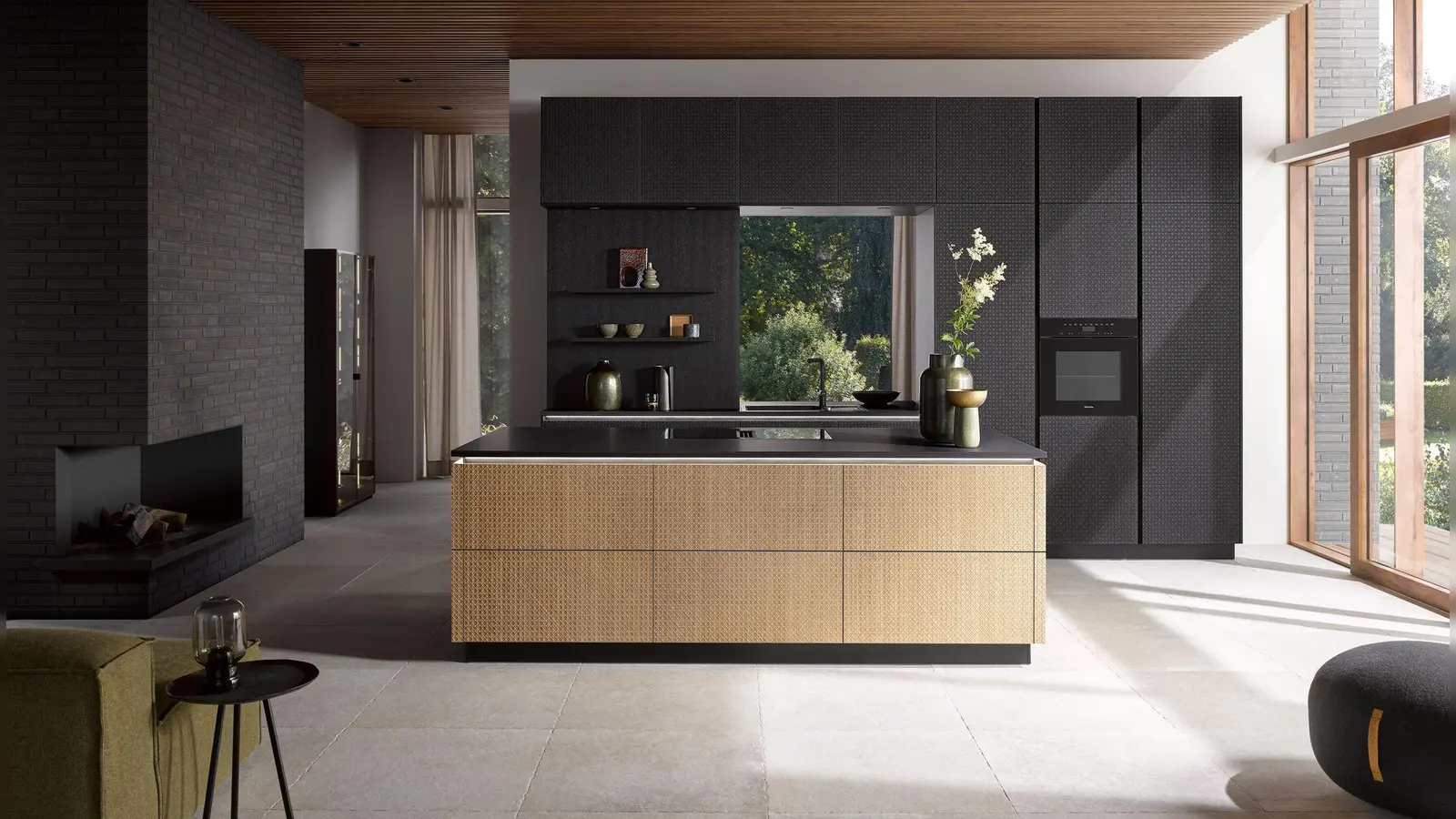 Die traditionelle Optik „Wiener Geflecht“ wird als Prägung in der Holzfurnierfront zum Hingucker in der Küche. (Foto: Häcker Küchen/dpa-tmn)