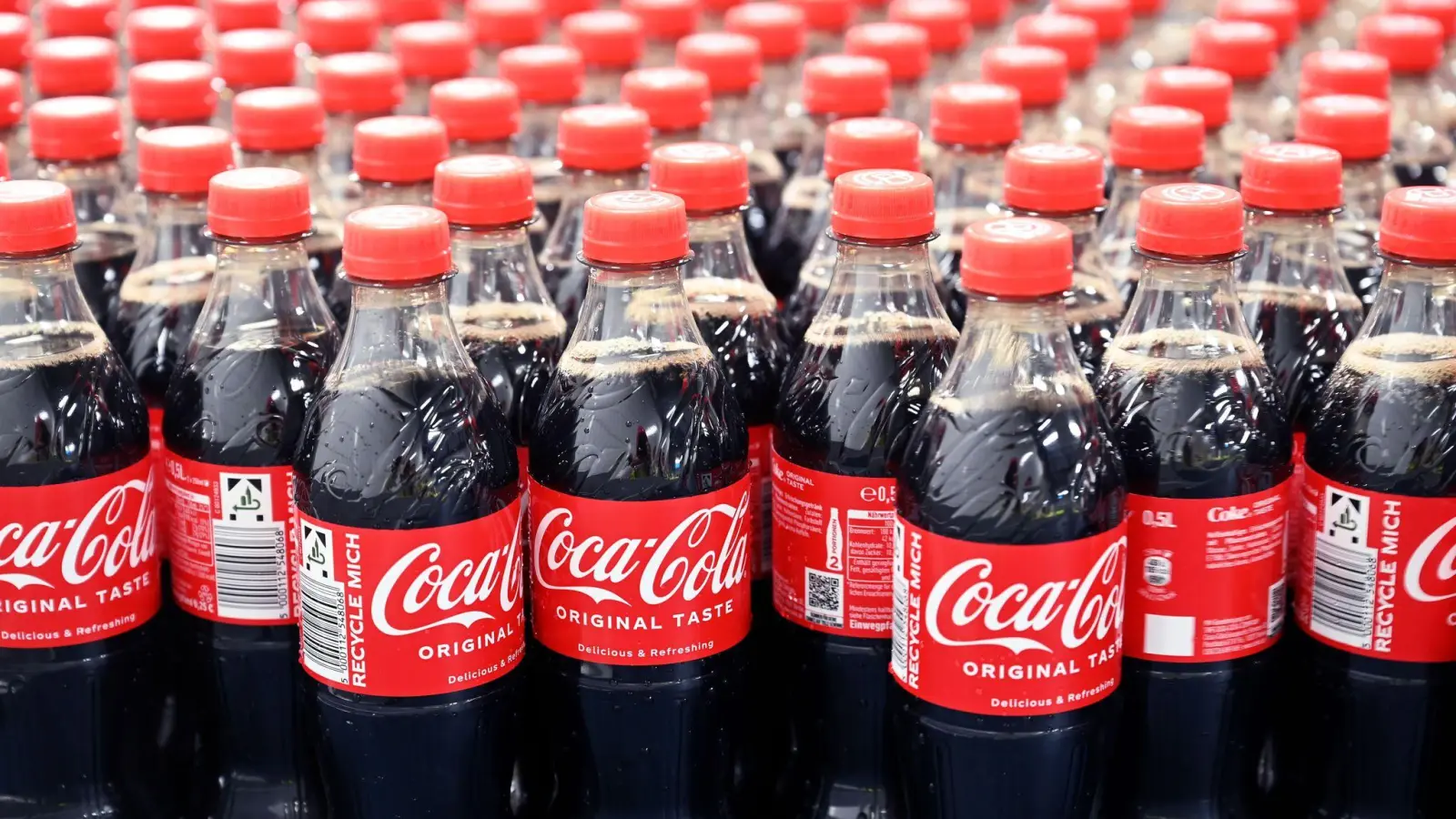 Coca-Cola erwartet bessere Geschäfte (Archivbild) (Foto: Uli Deck/dpa)