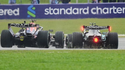 Wehe, wenn ein Formel-1-Auto plötzlich nur noch 20 km/h fährt.   (Foto: Aijaz Rahi/AP/dpa)
