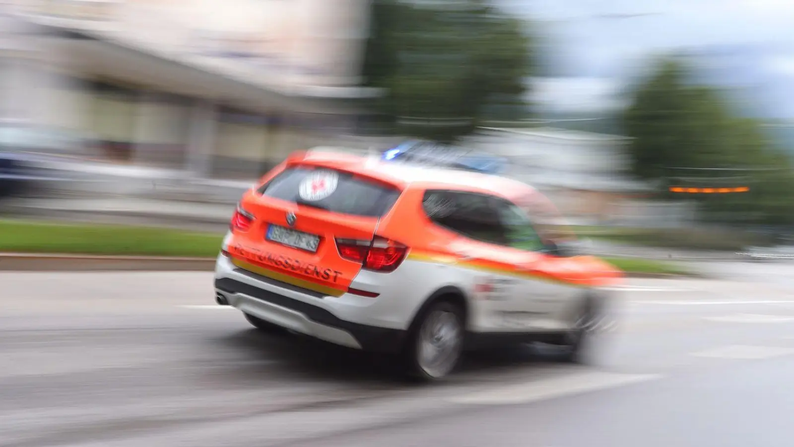 Der 17-Jährige musste in ein Krankenhaus gebracht werden. (Symbolbild) (Foto: Karl-Josef Hildenbrand/dpa)