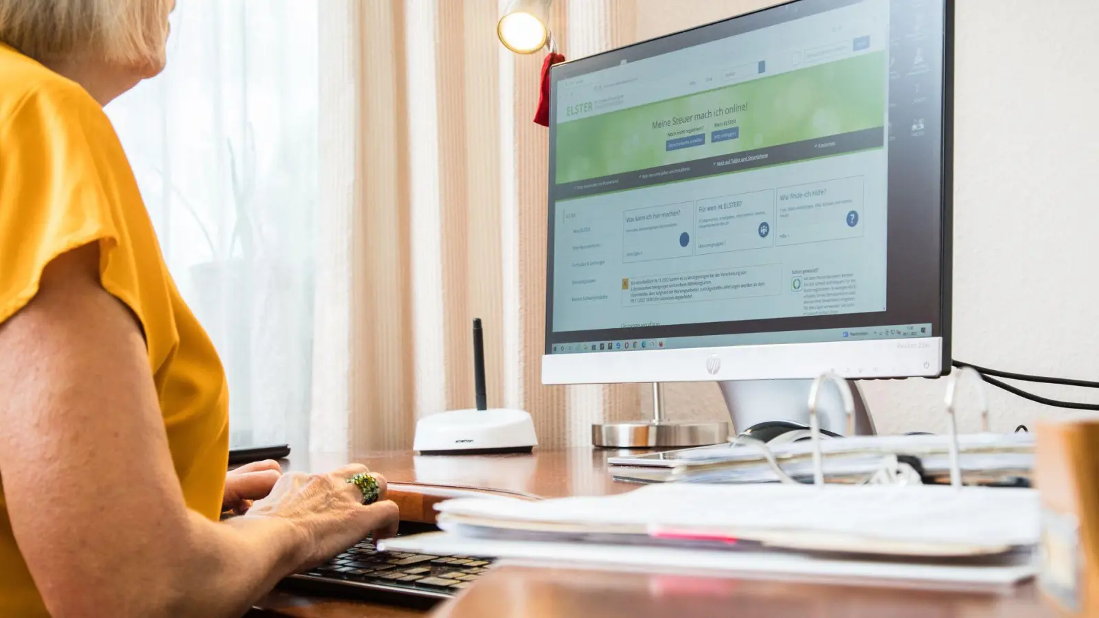 Muss ich oder muss ich nicht? Gerade bei Rentnerinnen und Rentnern ist die Unsicherheit darüber, ob eine Steuererklärung abgegeben werden muss, oft groß. (Foto: Christin Klose/dpa-tmn)