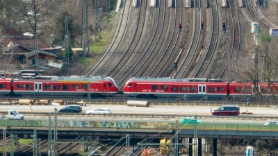 Wegen Bauarbeiten am Autobahnkreuz Kaiserberg sperrt die Bahn in den Sommerferien noch einmal knapp zwei Wochen lang den wichtigen Knotenpunkt Duisburg. (Foto: Christoph Reichwein/dpa)