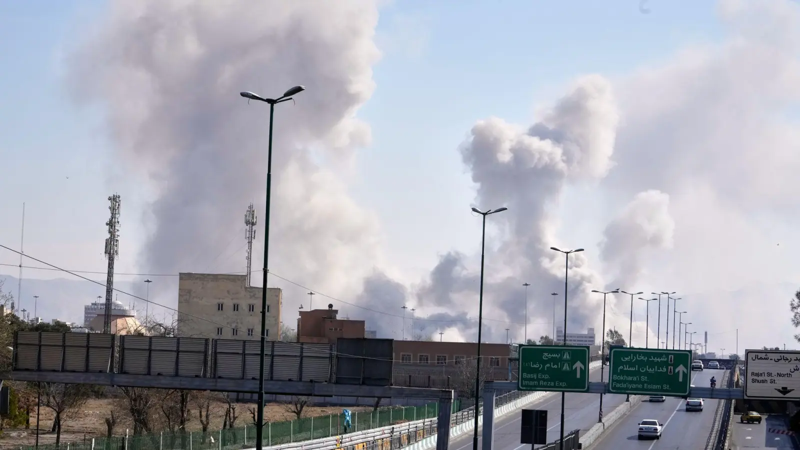 Die USA und Israel haben ihre Angriffe auf Teheran fortgesetzt. (Foto: Vahid Salemi/AP/dpa)