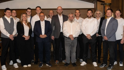 Die Liste steht: Unser Foto zeigt die Bewerberinnen und Bewerber zusammen mit dem Bürgermeisterkandidaten Jürgen Konsolke (8. von links), der eine zweite Amtszeit als Rathauschef in Dürrwangen anstrebt.  (Foto: CSU-Bürgerblock/TiBo Film&Foto)