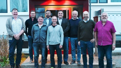 Dem Gemeinderat Weihenzell gehören ab Mai folgende Personen nicht mehr an (von links): Bernhard Popp (22 Jahre, gleichzeitig ehemaliger Bürgermeister von Weihenzell), David Schneider (6 Jahre), Christoph Hecht (6 Jahre), Klaus Reiner (6 Jahre), Andreas Vogel (6 Jahre), Wolfgang Ringel (6 Jahre), Gerhard Kraft (1. Bürgermeister – 12 Jahre), Thomas Müller (2. Bürgermeister – 12 Jahre), Siegfried Adolf (30 Jahre). (Foto: Luca Paul)