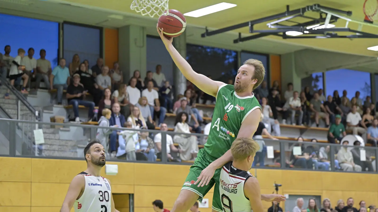 Lars Lagerpusch (im Spiel gegen Vilsbiburg) war mit 22 Punkten zusammen mit David Kurpiela der Ansbacher Topscorer. (Foto: Martin Rügner)