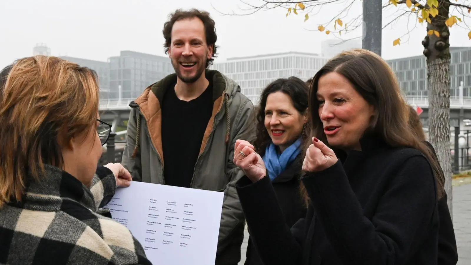 Schauspielerin Alexandra Maria Lara (rechts) hält die geplante Reform der Filmförderung für absolut notwendig. (Foto: Markus Lenhardt/dpa)