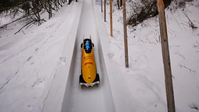 In St. Moritz wird auf einer Natureisbahn gefahren, die von Hand aufgebaut wird. (Foto: BSD/Viesturs Lacis)