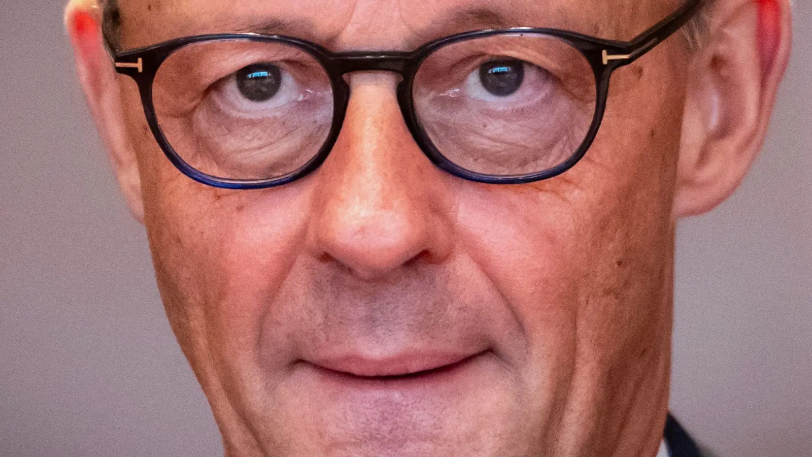 Der Kanzler kann erstmal aufatmen - aber die Lage kann sich auch wieder ändern. (Foto: Michael Kappeler/dpa)