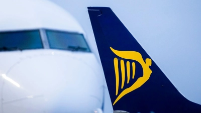 Bei einem Jet der Ryanair ist während des Flugs eine Scheibe zerbrochen. (Symbolbild) (Foto: Marcel Kusch/dpa)