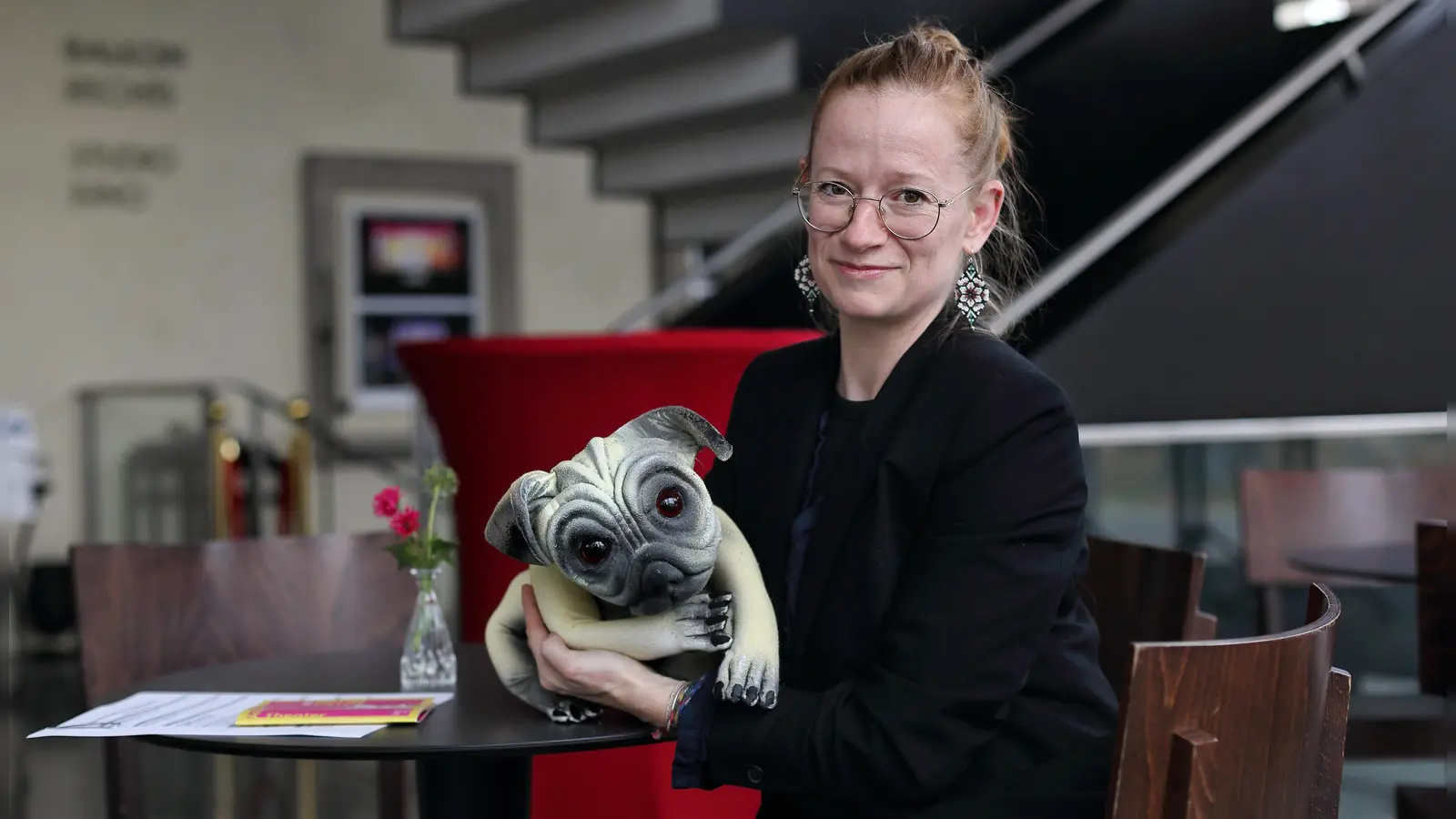 Hat ein Jubiläumsprogramm für die Ansbacher Puppenspiele zusammengestellt: Sabine Effmert, die Leiterin der Reihe. (Foto: Thomas Wirth)