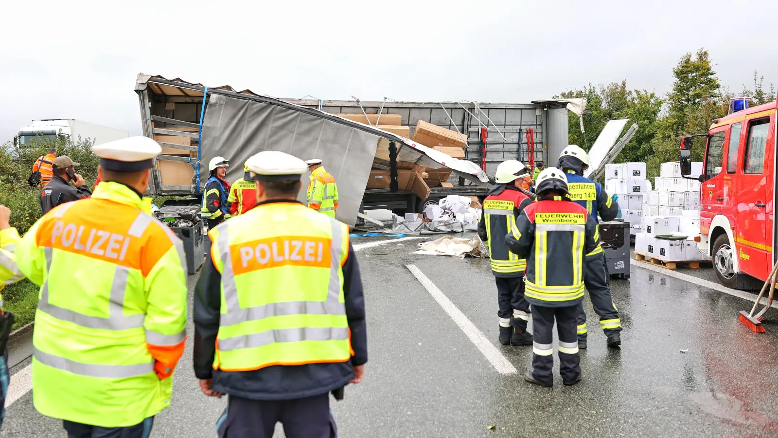 Ein Lkw kam auf der A6 Richtung Heilbronn, auf Höhe der Rastanlage Frankenhöhe, ins Schlingern und stellte sich quer. (Foto: Tizian Gerbing)