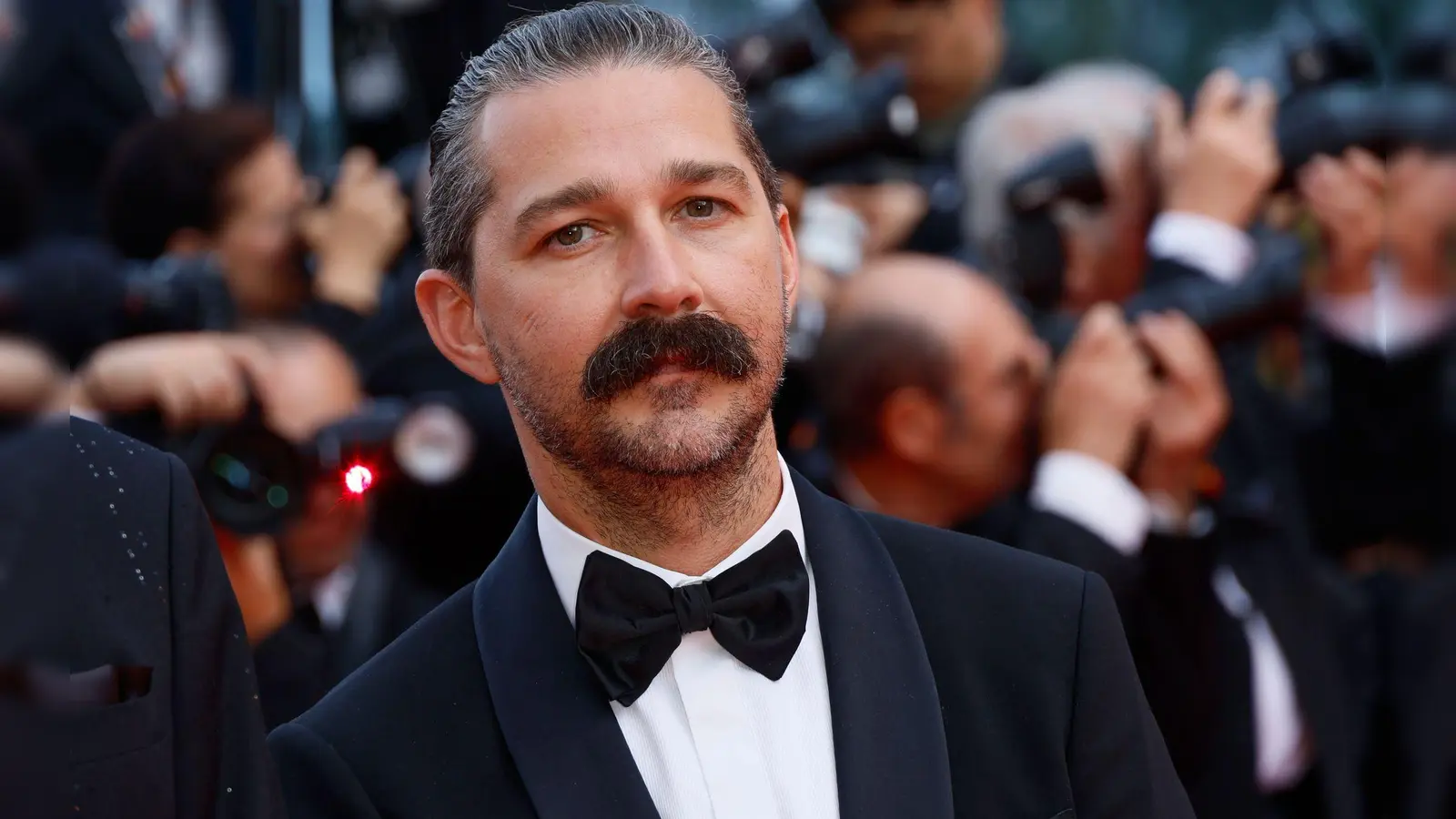 Der US-Schauspieler Shia LaBeouf ist bekannt für Eskapaden. (Archivbild) (Foto: Joel C Ryan/Invision/AP/dpa)