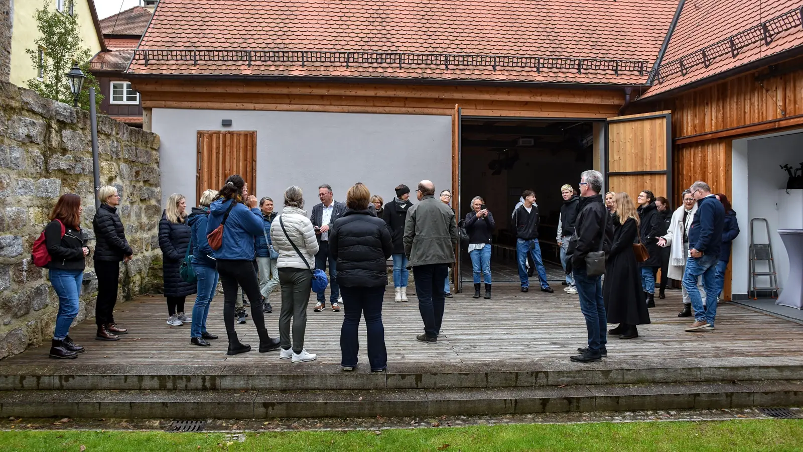 Die Teilnehmenden der internationalen Leader-Exkursion sahen sich in Feuchtwangen das Nixel-Areal (Foto) sowie das KulturKino an.<br> (Foto: Stadt Feuchtwangen/Rebecca Weber)