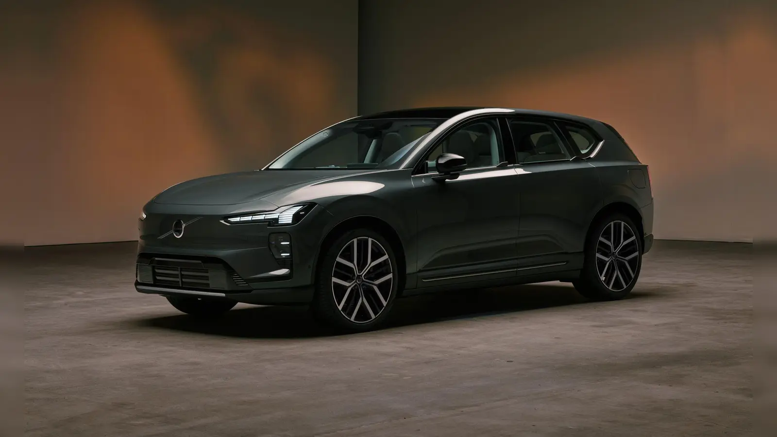 680 PS und bis zu 810 Kilometer Reichweite verspricht Volvo bei seinem neuen Geländewagen EX60. (Foto: Volvo/dpa-tmn)